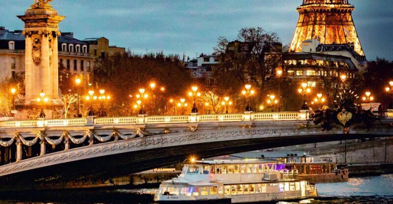 Paris: New Year's Eve Dinner Cruise with Dance Floor Party - What to Expect from the Experience
