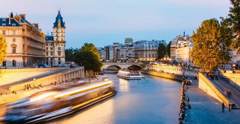 Paris: Night River Cruise On The Seine With Waffle Tasting - Key Points
