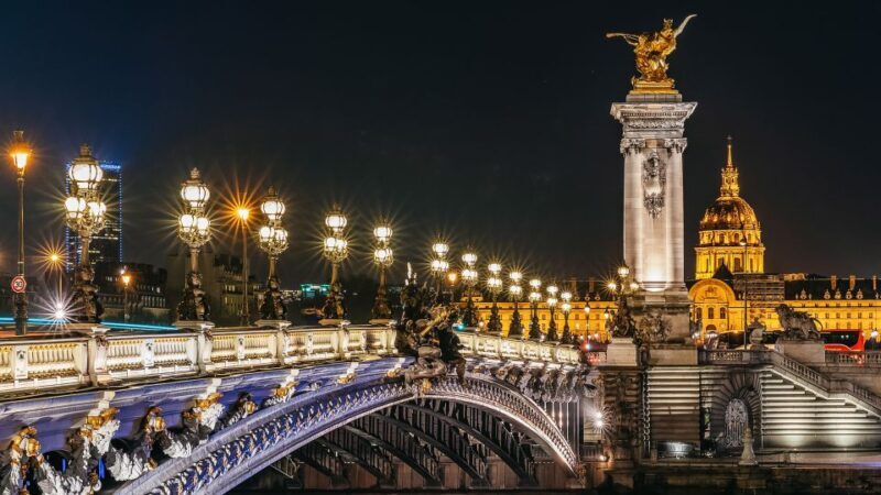 Paris: Night River Cruise On The Seine With Waffle Tasting - The Experience: What You Can Expect