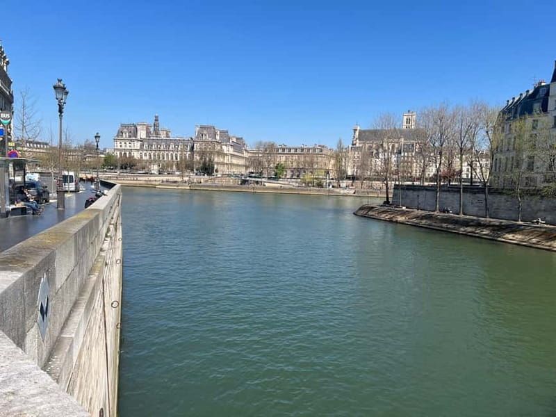 Paris: Notre-Dame Cathedral Exterior Tour - What to Expect from the Guides: Storytellers With Practical Tips