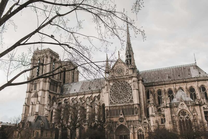 Paris: Notre Dame Exteriors and Ile de la Cité Walking Tour - A Walk Through the Heart of Paris