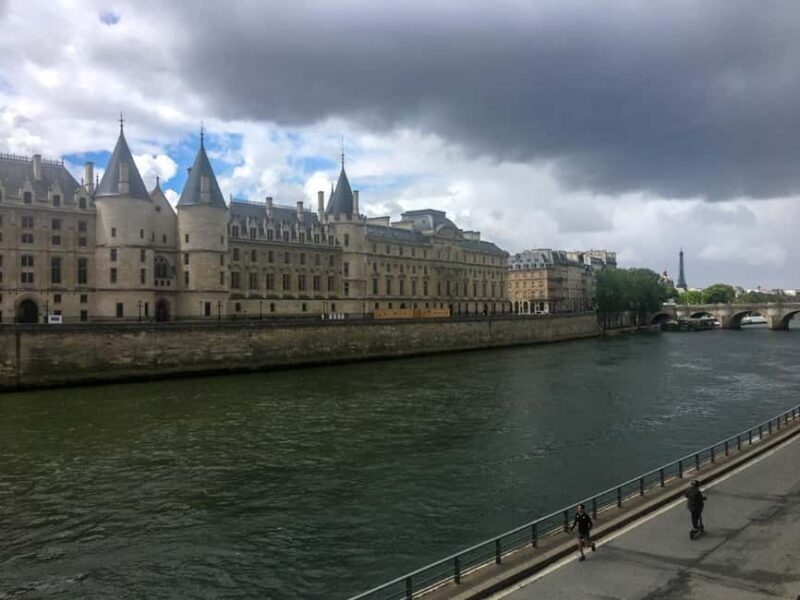 Paris: Notre Dame Exteriors and Ile de la Cité Walking Tour - Who Should Consider This Tour?