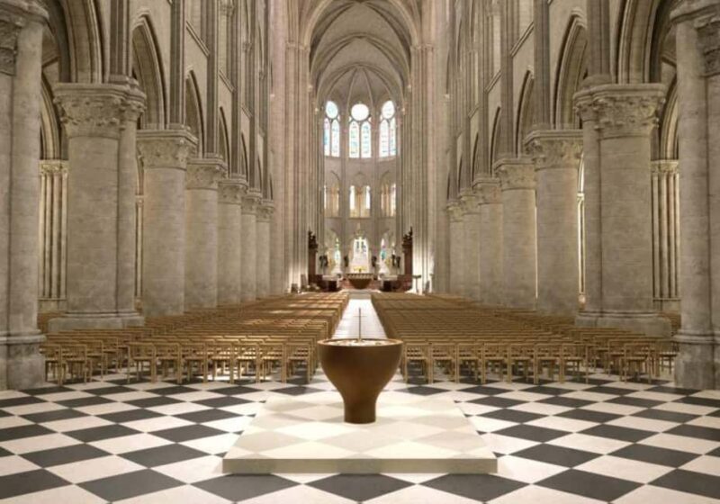 Paris: Notre-Dame Guided Tour with Multiple Entry Options - The Guide and Group Experience