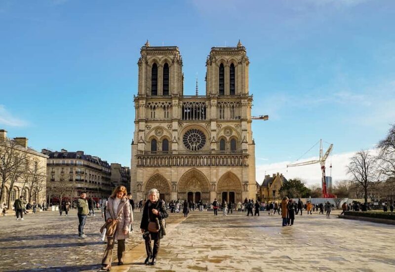 Paris: Notre-Dame Interior and Ile de la Cité Guided Tour - Key Points