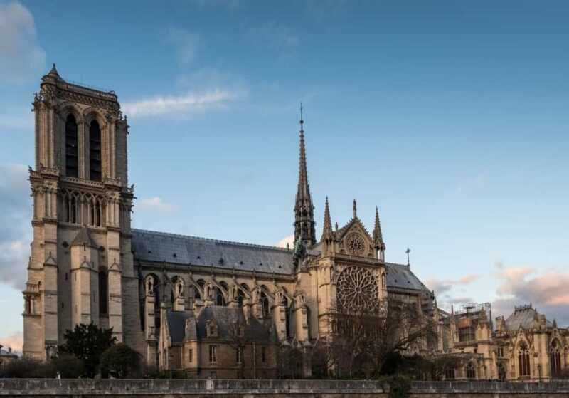 Paris: Notre Dame Outdoor Tour with Sainte-Chapelle / Crypt. - Key Points