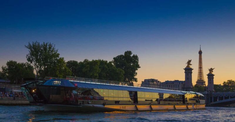 Paris : NYE Special Diner Cruise on the Seine River - Pricing and Value