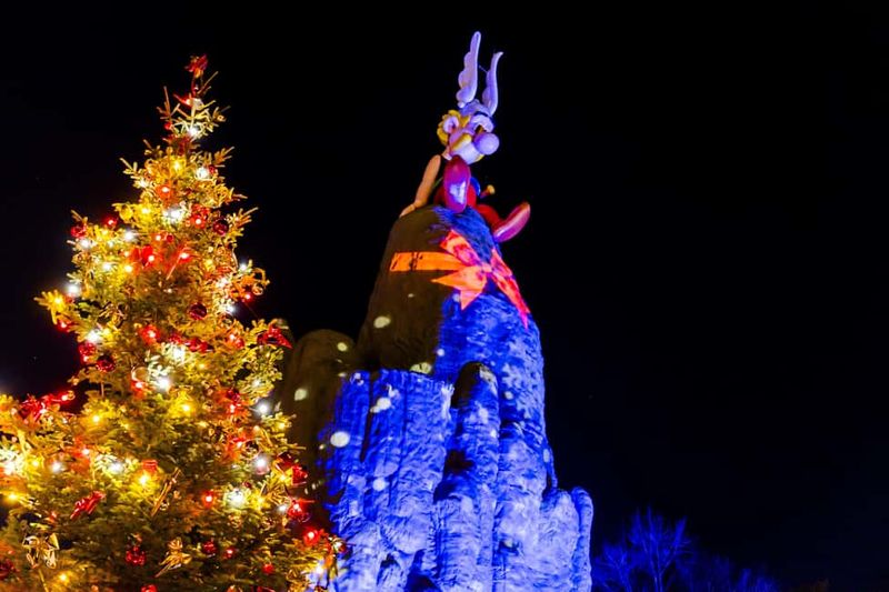 Paris: Parc Astérix 1-Day Ticket - Shows: included with your ticket, so schedule them on purpose