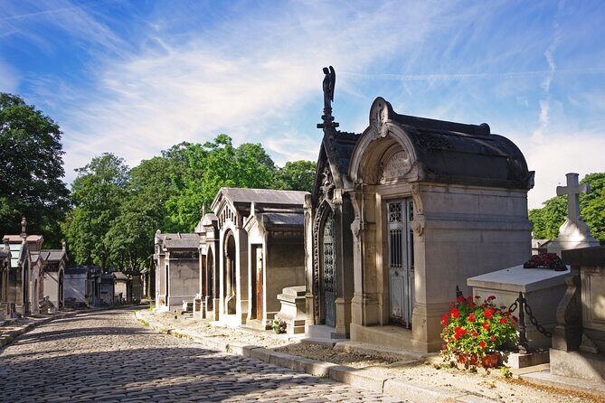 Paris Père Lachaise Cemetery Love Affairs and Death Walking Tour - What to Expect from the Père Lachaise Love and Death Tour
