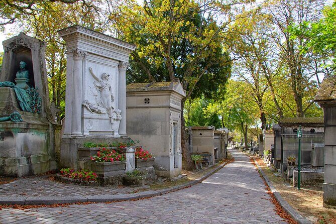 Paris Père Lachaise Cemetery Love Affairs and Death Walking Tour - Who Should Consider This Tour?