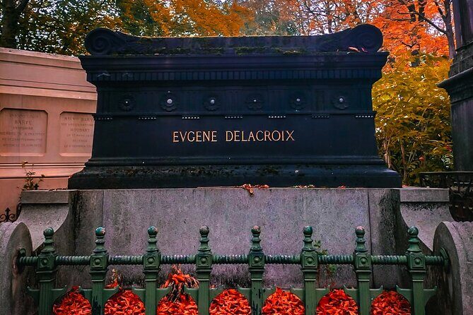 Paris Pere Lachaise Cemetery Small Group Guided Tour - A Deep Dive into the Experience