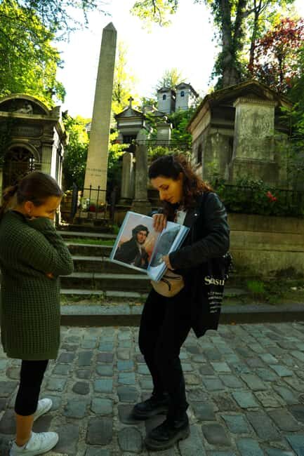 Paris: Père Lachaise Private Walking Tour With Transfers - Key Points