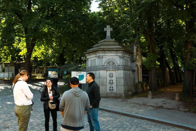 Paris: Père Lachaise Private Walking Tour With Transfers - The Allure of Père Lachaise: A Cemetery as a Cultural Landmark
