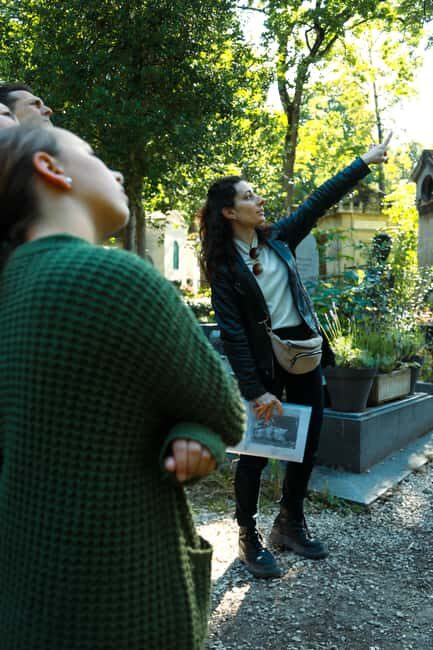 Paris: Père Lachaise Private Walking Tour With Transfers - What to Expect During the Tour