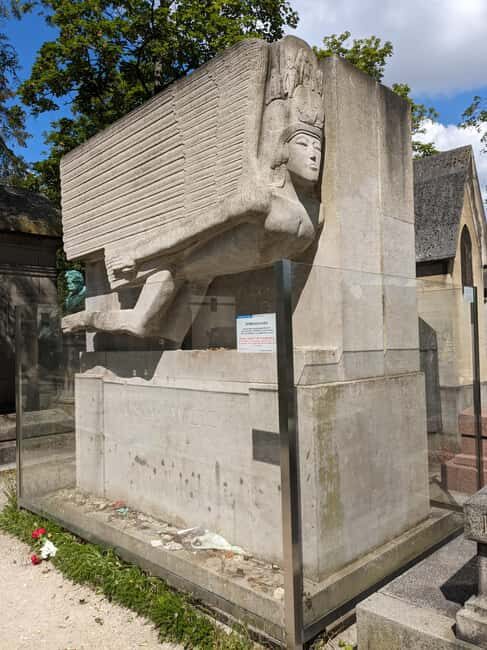 Paris: Père Lachaise Private Walking Tour With Transfers - Navigating the Cemetery: Practical Tips