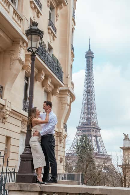 Paris photographer 1 hour near the Eiffel Tower or in Paris - A Closer Look at the Photoshoot Experience
