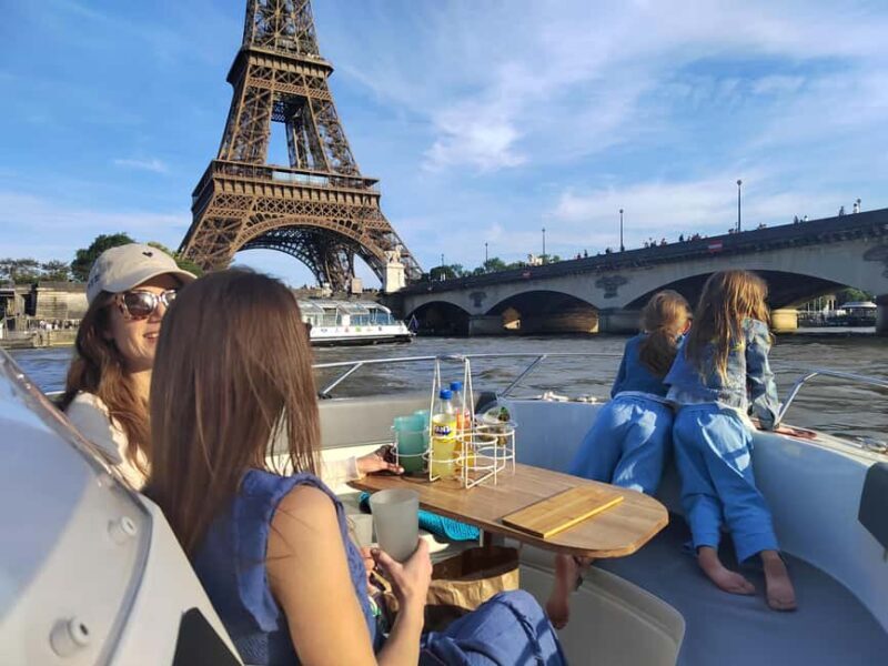 Paris private boat Seine River start near Eiffel Tower - What You Can Expect During the Tour
