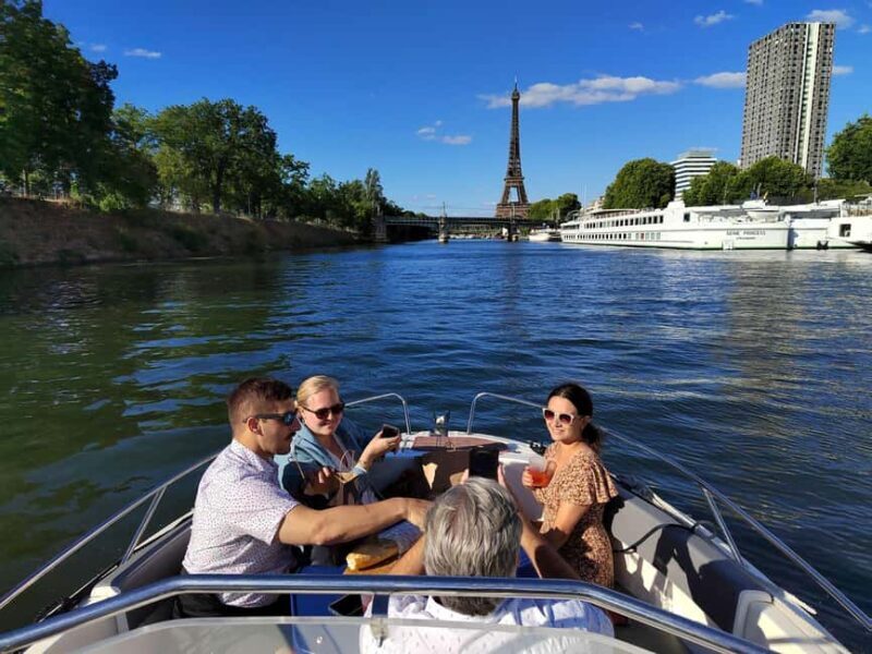 Paris private boat Seine River start near Eiffel Tower - FAQ