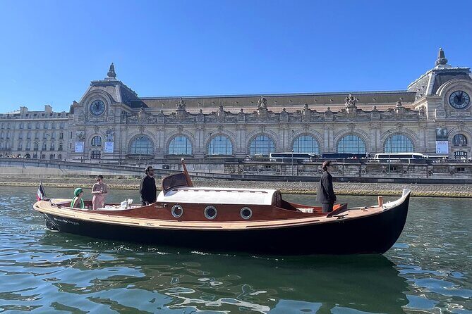 Paris Private Boat Tour with Champagne - Exploring the Details of the Paris Private Boat Tour with Champagne