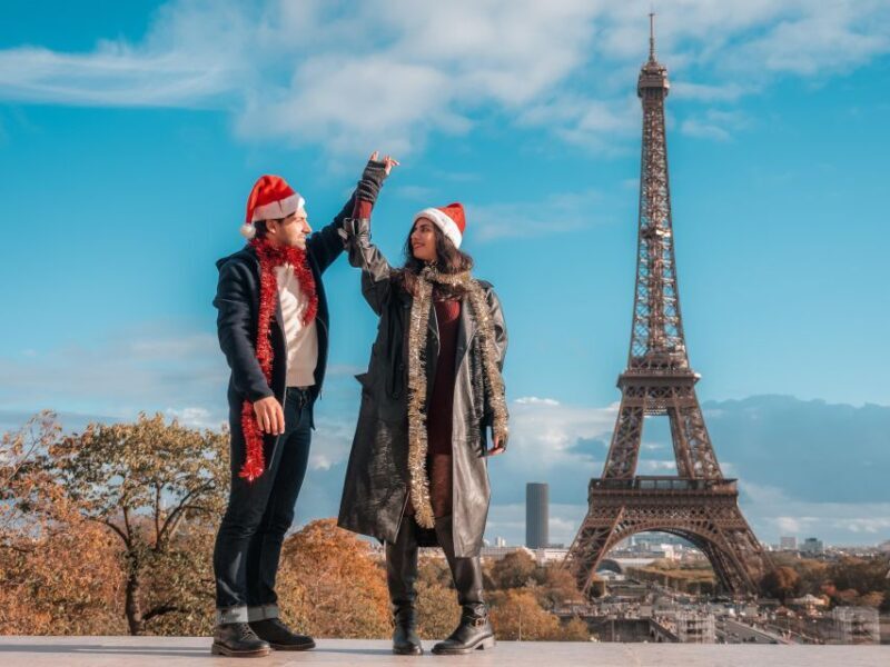 Paris: Private Christmas Photoshoot with Props - Key Points