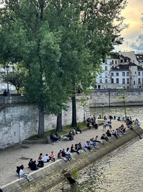 Paris: Private Guided Tour with a Local in English/Russian - The Good and the Not-So-Good