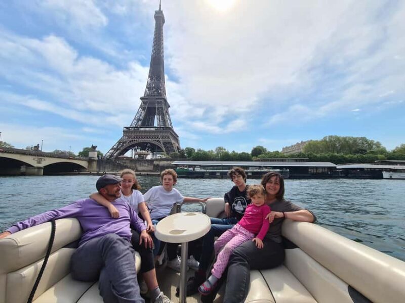 Paris: Private pontoon boat cruise on the Seine - An Introduction to the Experience