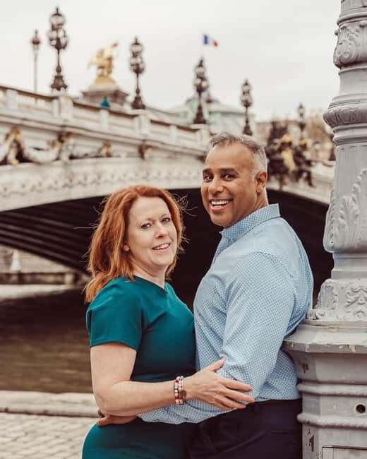 Paris: Professional photoshoot at Alexander III bridge - Key Points