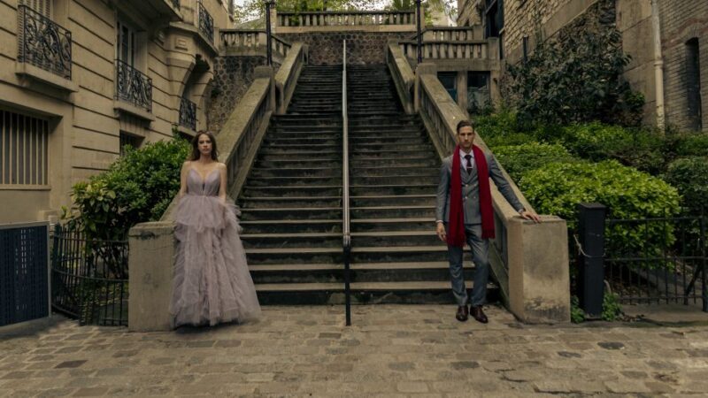 Paris: Professional Photoshoot with 300+ Photos + 1 present - Key Points