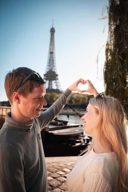 Paris: Quick Private Photography Session near Eiffel Tower - The Location and its Impact