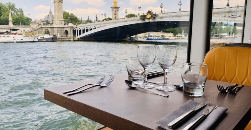 Paris: River Seine Cruise with 3-Course Lunch - The Experience in Detail