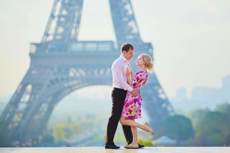 Paris: Romantic Couple Photoshoot (with flower bouquet!) - Key Points