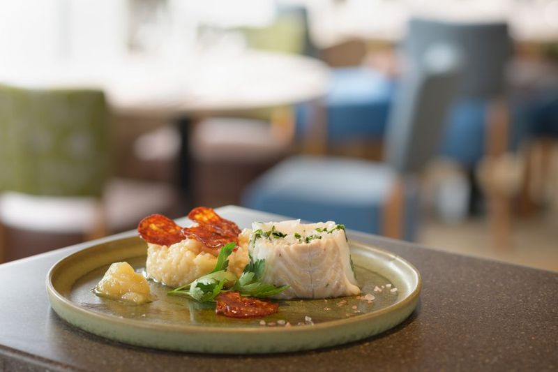 Paris: Romantic Cruise with 3-course Dinner on Seine River - The three-course dinner: what it’s like in real life