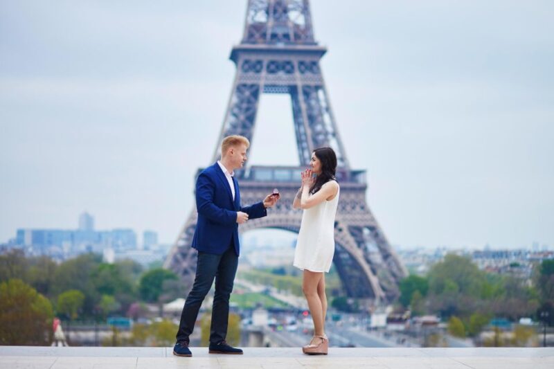 Paris: Romantic Photoshoot for Couples - Timing and Practical Tips