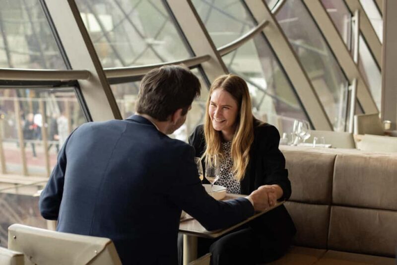 Paris: Romantic Valentine's Day dinner in the Eiffel Tower - Who Will Love This Experience?