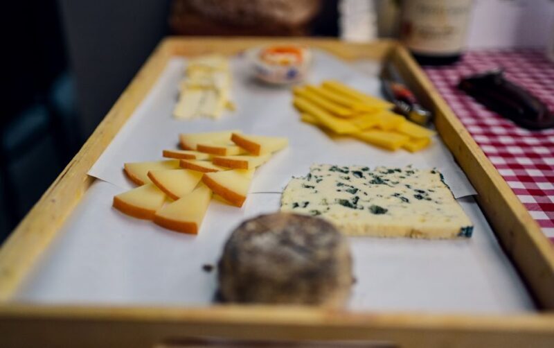 Paris: Secret Food of Le Marais Walking and Tasting Tour - Exploring the Le Marais Neighborhood