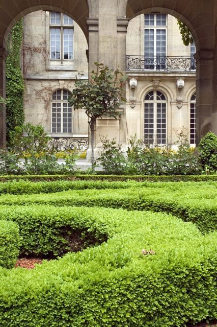 Paris Secret Gardens 1.30 hour long Walking Tour - FAQs