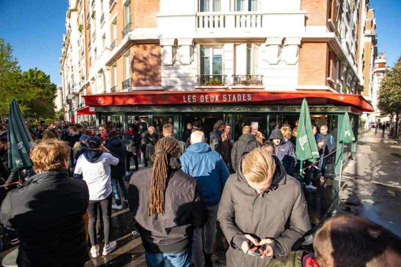 Paris: See Paris Saint Germain together with a local fan - Practical Details and Tips