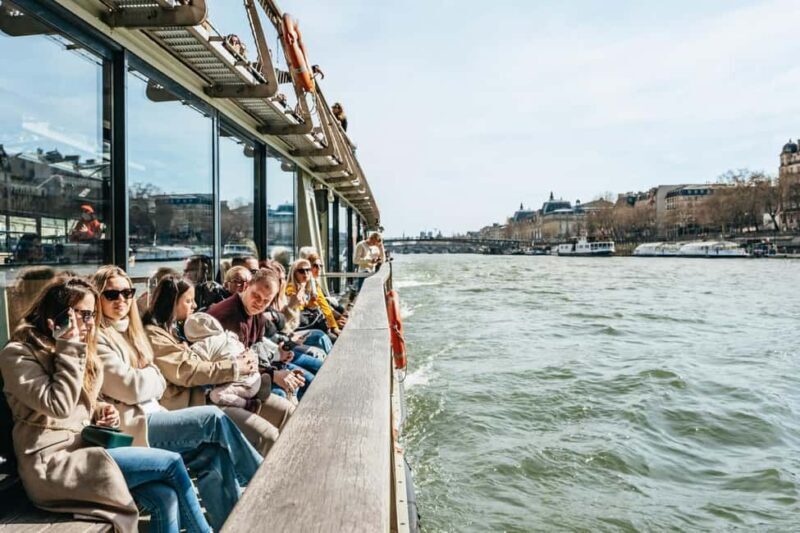 Paris: Seine Cruise and Macaron Tasting by the Eiffel Tower - The Experience in Detail