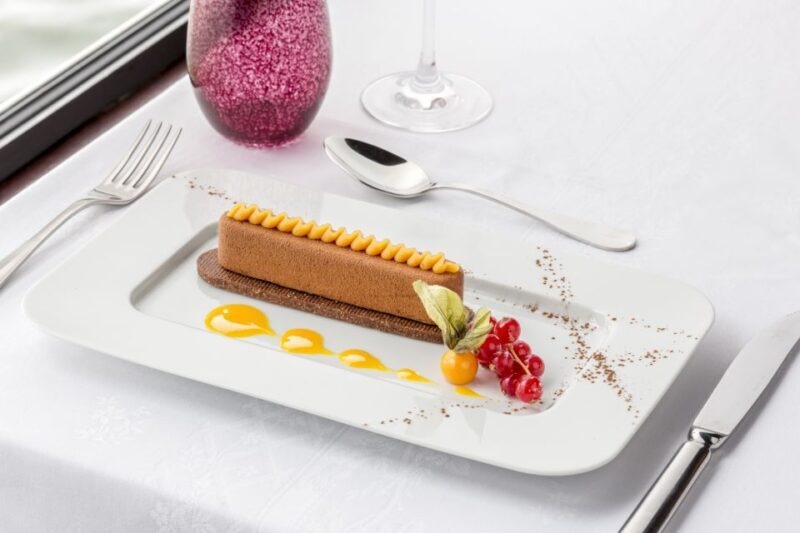 Paris: Seine River Cruise with 3-Course Dinner & Live Music - What to Expect on the Seine River Dinner Cruise