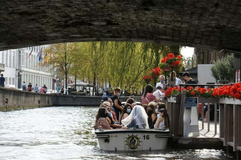Paris: Seine River Cruise with Aperitif Basket in Boulogne - What Travelers Say