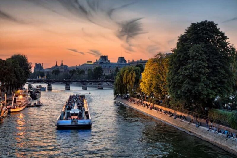 Paris: Seine River Cruise with Meringue or Hot Chocolate - Key Points