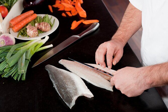 Paris Seine River Dinner Cruise with Live Music by Bateaux Mouches - A Detailed Look at the Experience