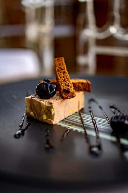 Paris: Seine River Dinner Cruise with Live Music - A Look at the Experience: What You Can Expect