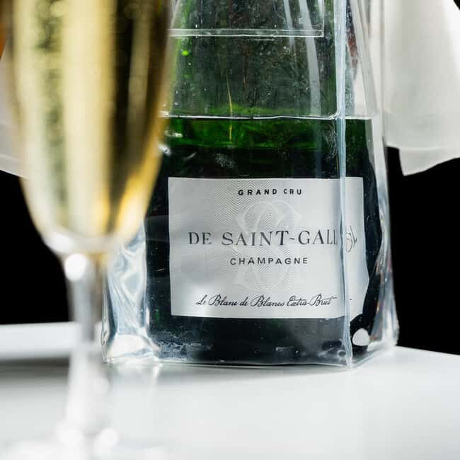 Paris: Seine River Dinner Cruise with Live Music - Who Should Consider This Tour?