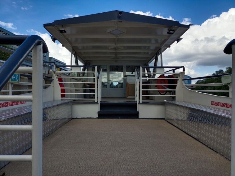 Paris : Seine River Lunch cruise from Eiffel Tower - Key Points