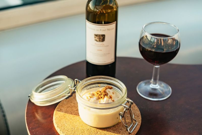 Paris: Seine River Panoramic Views Dinner Cruise - Service Onboard: Friendly Crew and Named Waiters