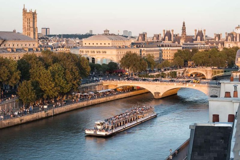 Paris: Seine River Sightseeing Cruise by Bateaux Mouches - Conciergerie: Watching History as a Moving Picture