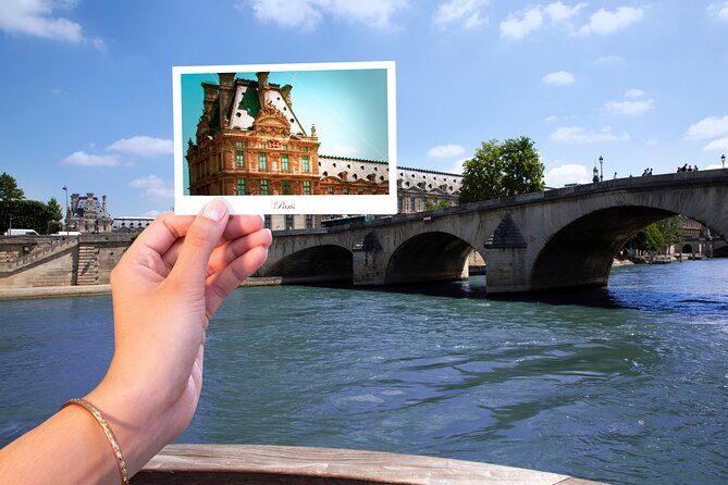 Paris Seine River Sightseeing Cruise with Commentary by Bateaux Parisiens - Crowds and Seating