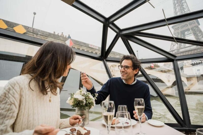 Paris: Sightseeing Cruise on the Seine with 3-Course Lunch - Live Music and Atmosphere