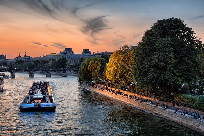 Paris Sightseeing Cruise with Champagne by Bateaux Mouches - The Itinerary in Detail