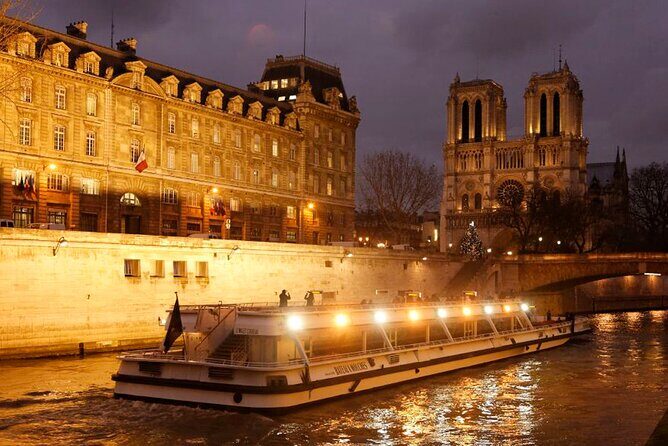 Paris Sightseeing Cruise with Champagne by Bateaux Mouches - Seating and Comfort